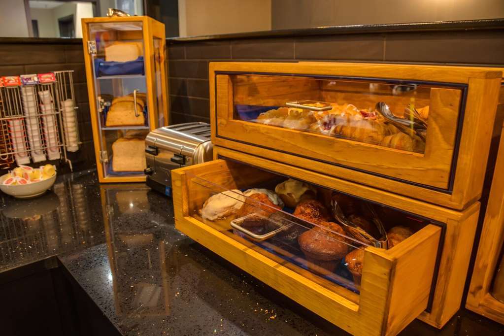 Peavine Inn & Suites High Prairie Restaurant photo