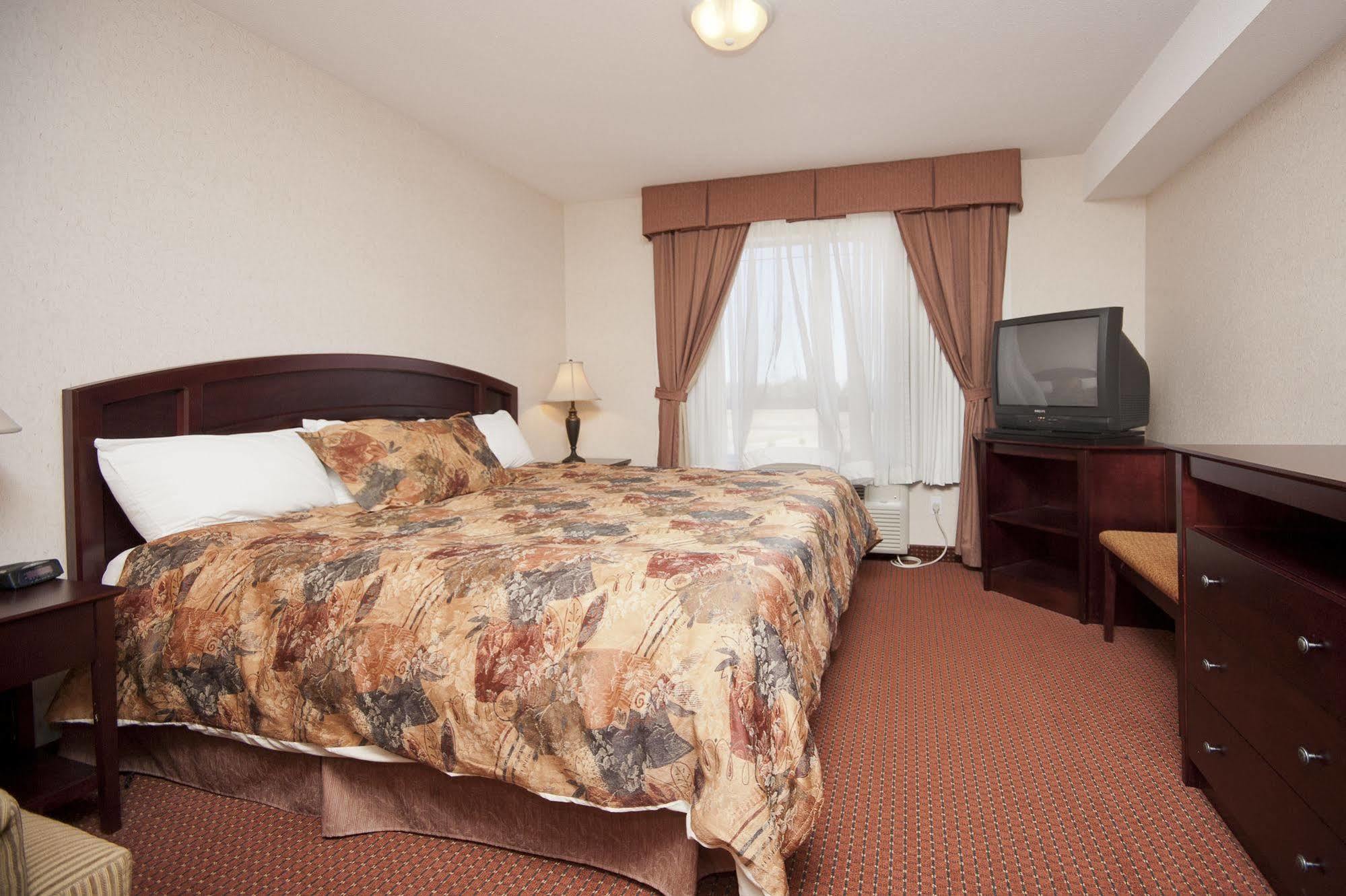 Peavine Inn & Suites High Prairie Exterior photo